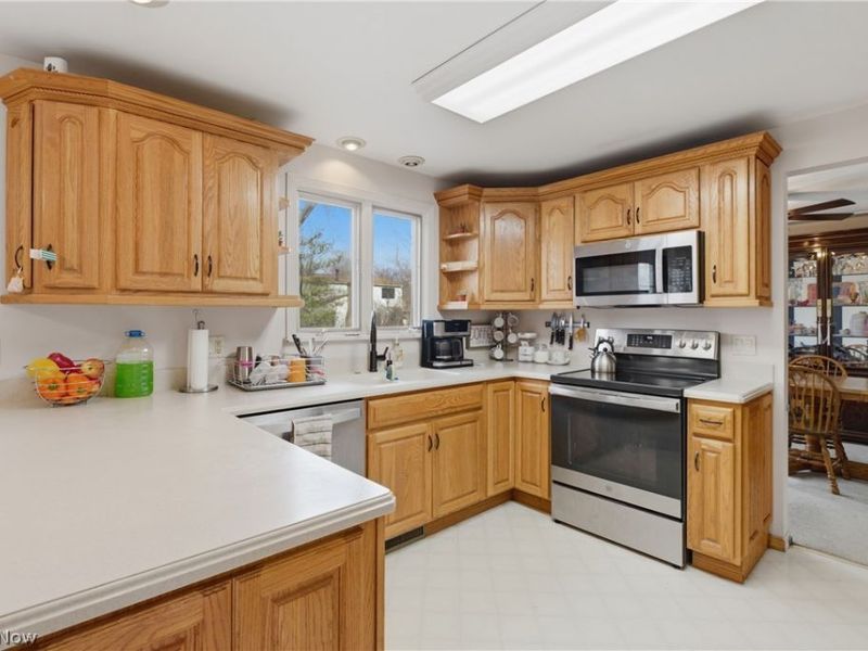 372 Briar Lake Drive, Elyria, OH 44035 Photo 13