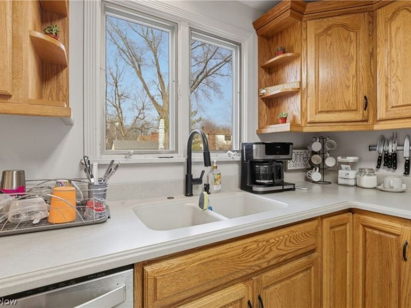 372 Briar Lake Drive, Elyria, OH 44035 Photo 16