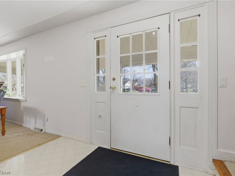 372 Briar Lake Drive, Elyria, OH 44035 Photo 4