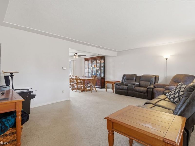 372 Briar Lake Drive, Elyria, OH 44035 Photo 5