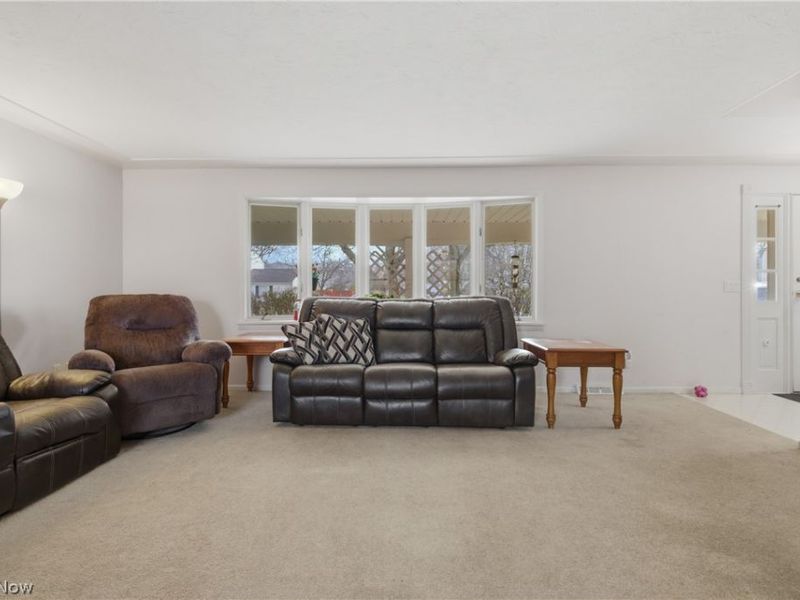 372 Briar Lake Drive, Elyria, OH 44035 Photo 7