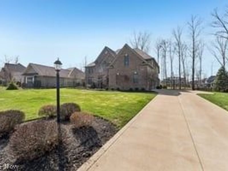 1800 Bur Oak Drive, Westlake, OH 44145 Photo 3