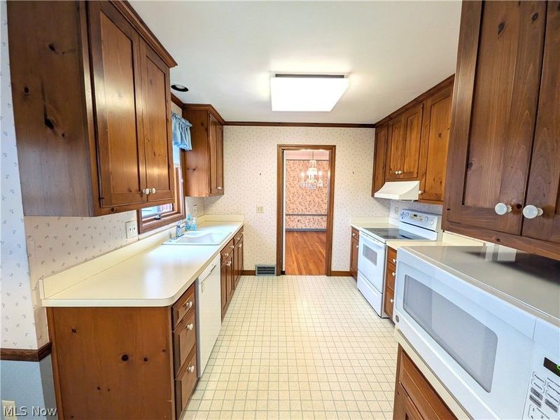 2316 Glendon Road, University Heights, OH 44118 Photo 9