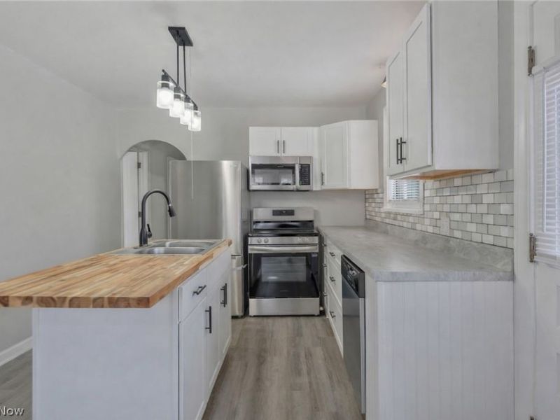 2003 37th Street NW, Canton, OH 44709 Photo 6