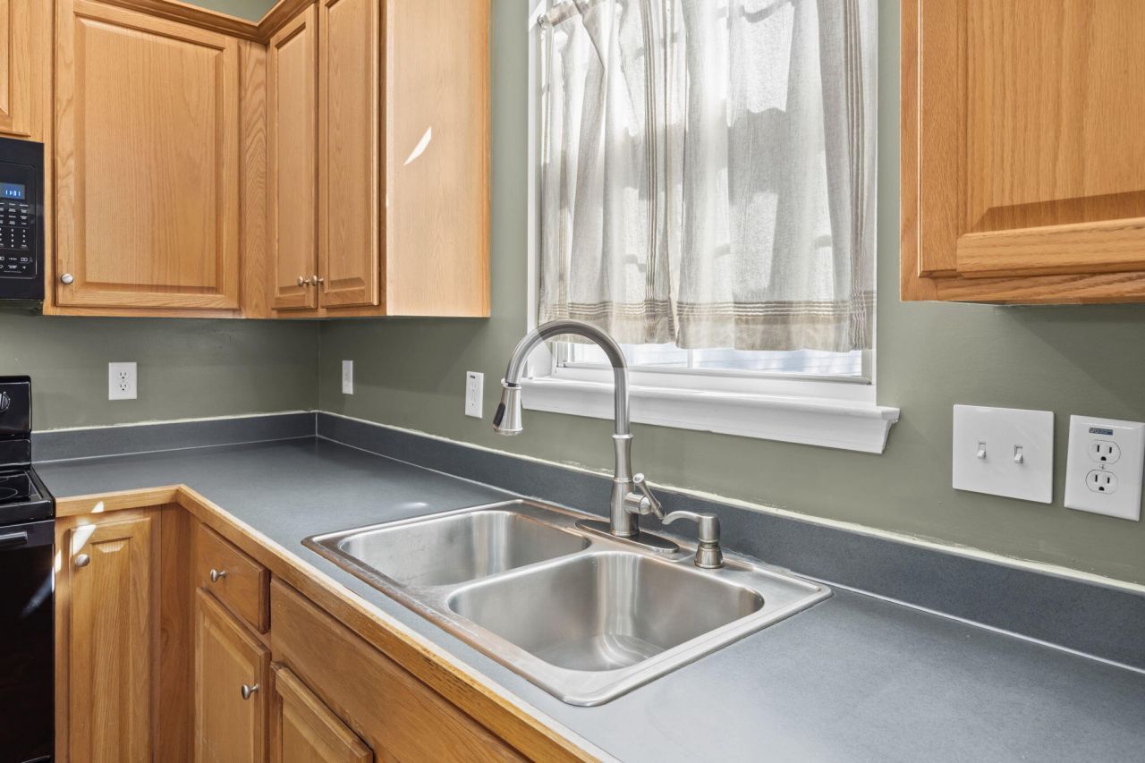 8950 Planters Row Lane Photo 10