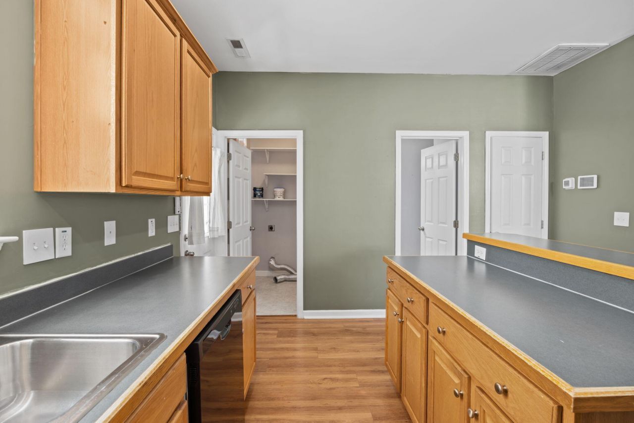 8950 Planters Row Lane Photo 12