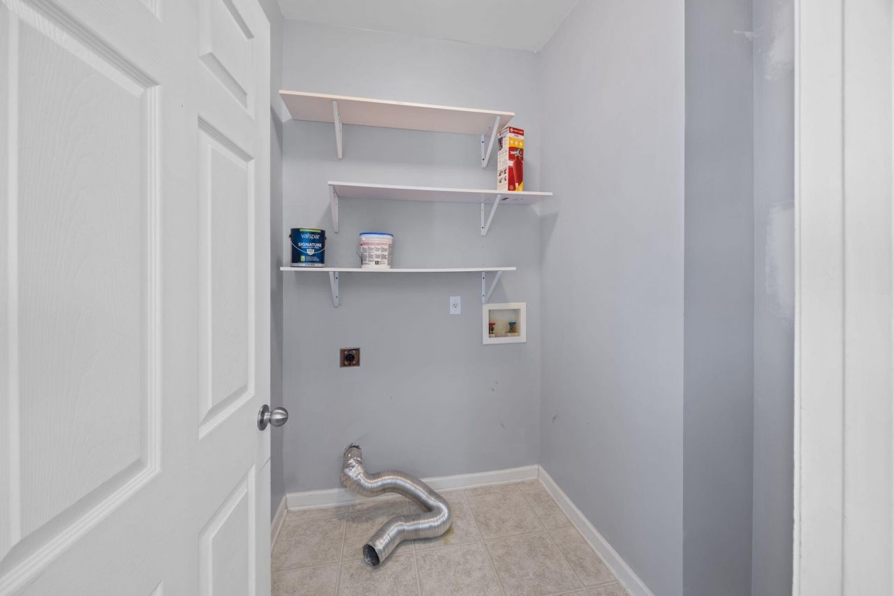 8950 Planters Row Lane Photo 13