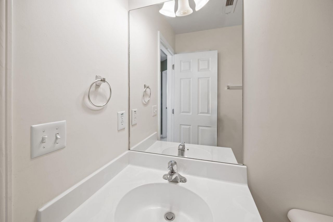 8950 Planters Row Lane Photo 16