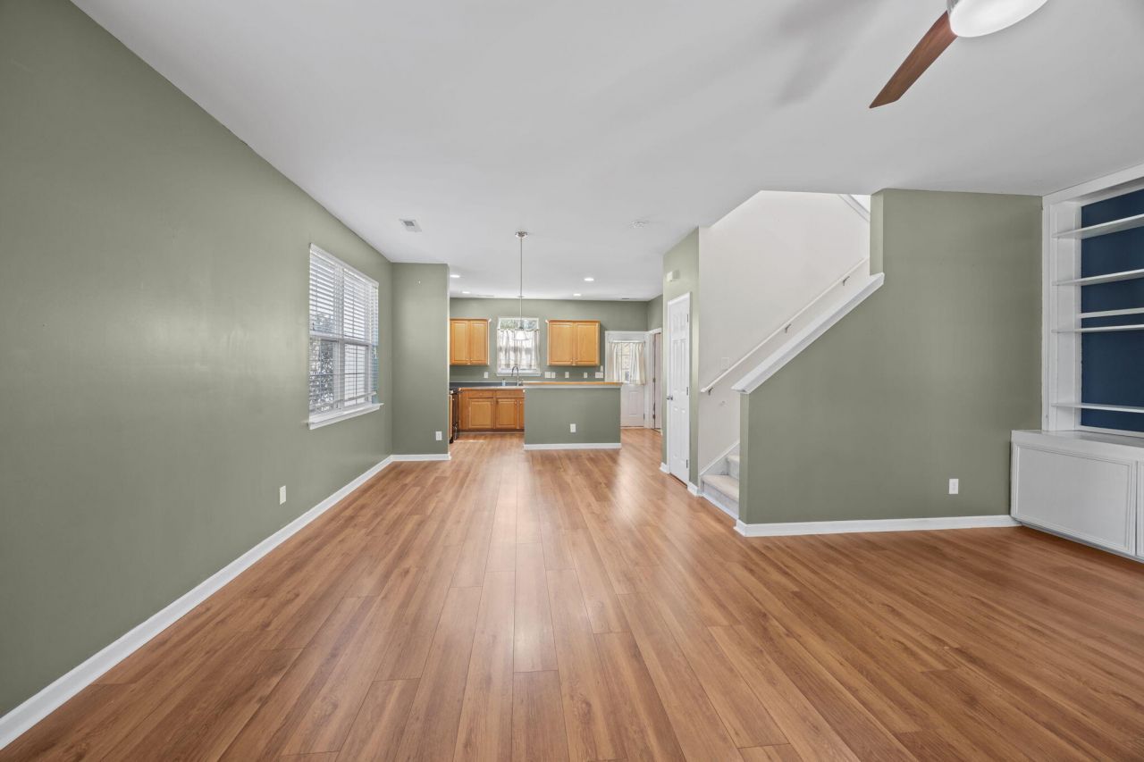 8950 Planters Row Lane Photo 4