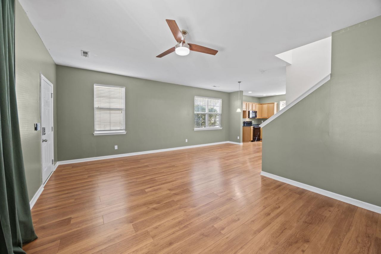 8950 Planters Row Lane Photo 6