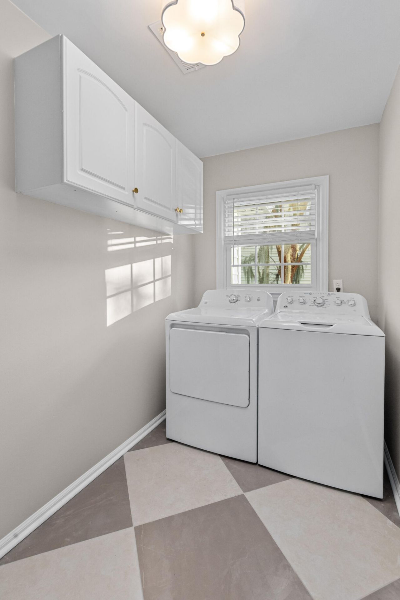 45 Oatly Circle Photo 22