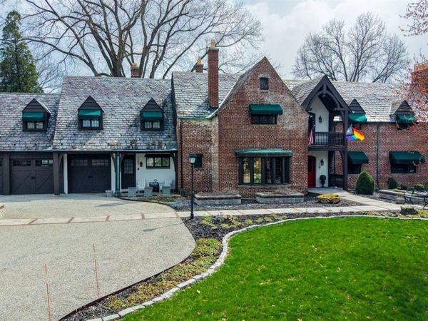 206 Hilltop Lane, Wyoming, OH 45215