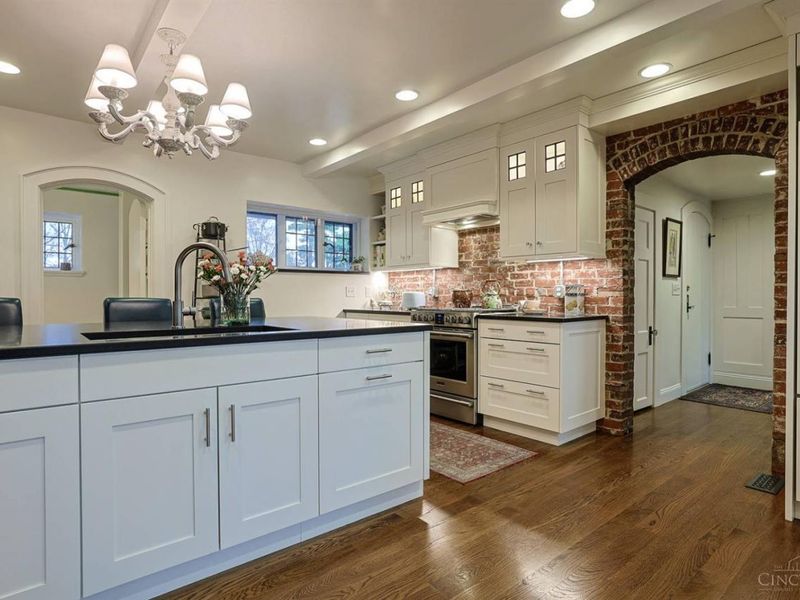 206 Hilltop Lane, Wyoming, OH 45215 Photo 18