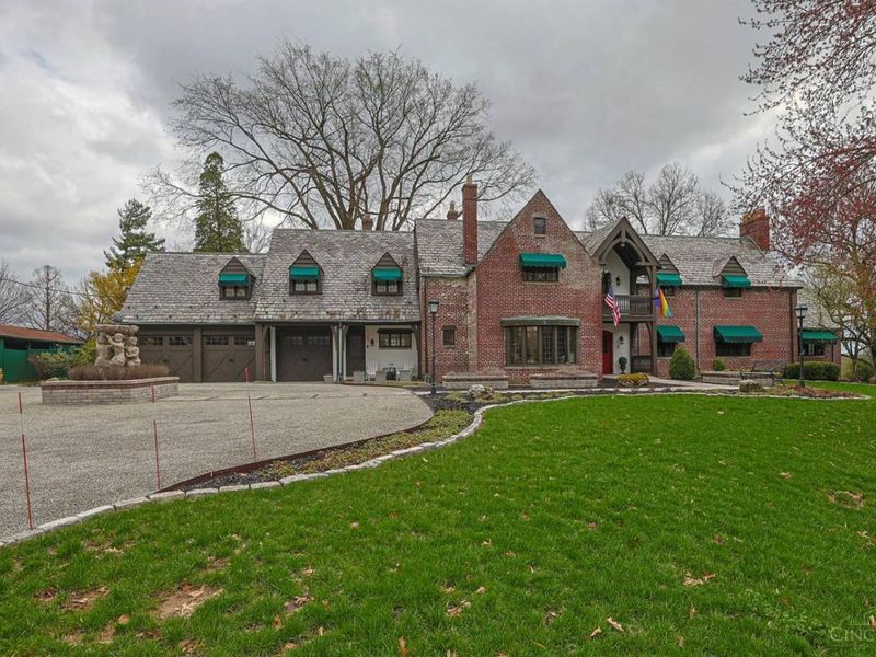 206 Hilltop Lane, Wyoming, OH 45215 Photo 2