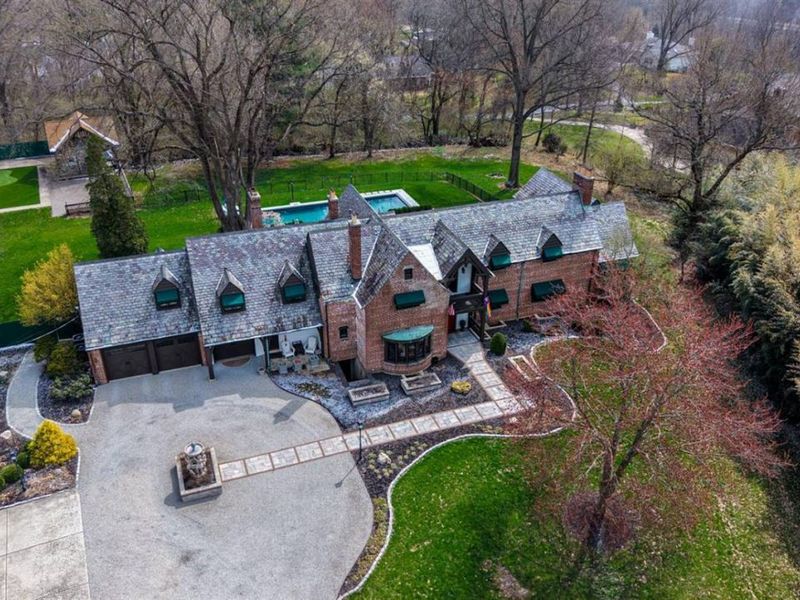 206 Hilltop Lane, Wyoming, OH 45215 Photo 3