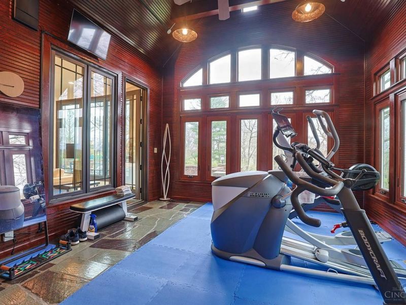 206 Hilltop Lane, Wyoming, OH 45215 Photo 43