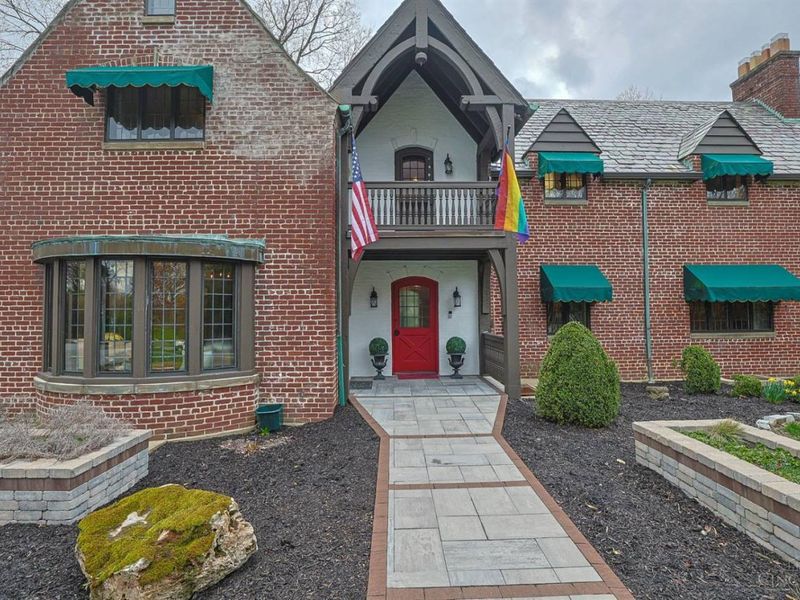 206 Hilltop Lane, Wyoming, OH 45215 Photo 5