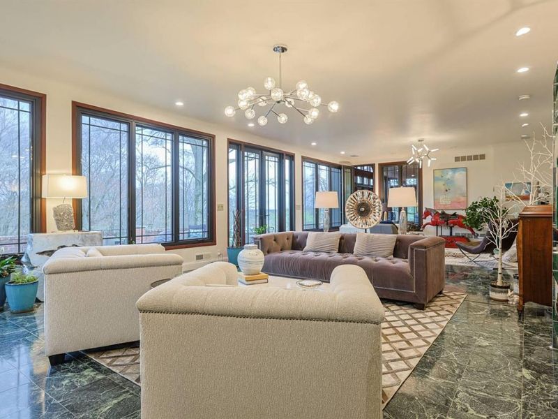 206 Hilltop Lane, Wyoming, OH 45215 Photo 8