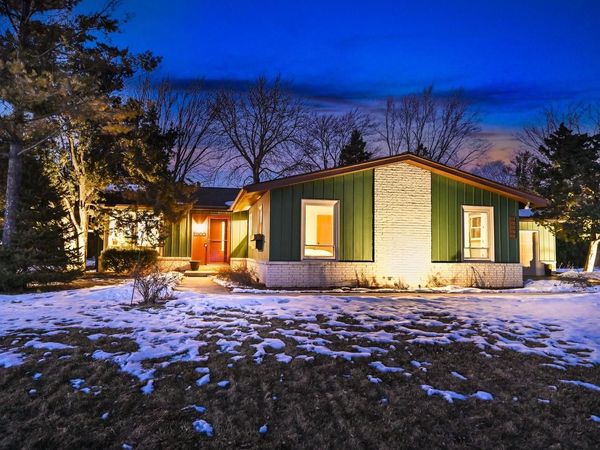 13500 W Old Oak LANE, New Berlin, WI 53151