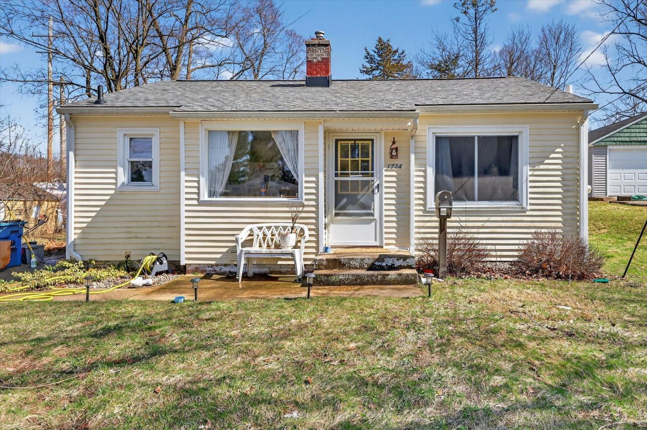 1734 Texel Drive, Kalamazoo, MI 49048 Main Photo