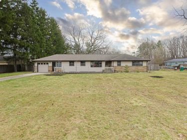 55136 Sundown Road, South Bend, IN 46628