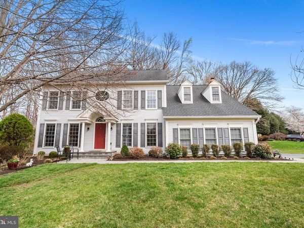 8648 CHASE GLEN CIRCLE, FAIRFAX STATION, VA 22039