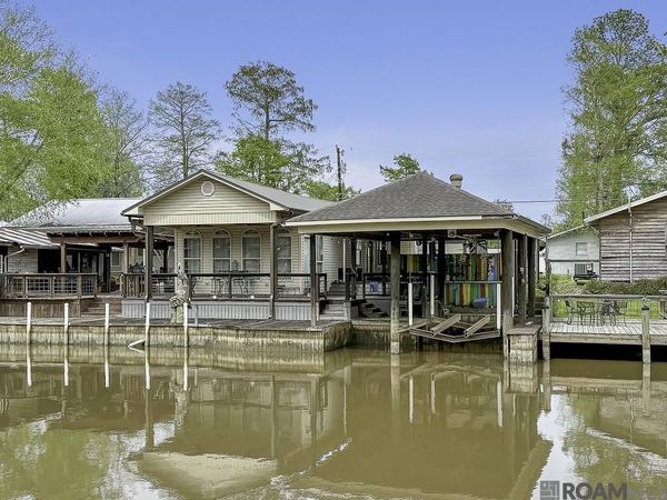 22460 Chinquapin Ave, Maurepas, LA 70449