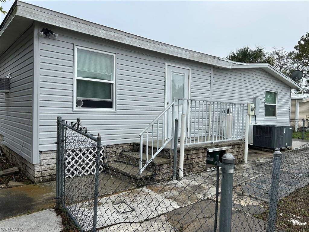 181 Pine Key Ln, Unit 29, Naples, FL 34114 Photo