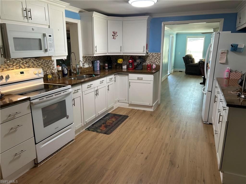 181 Pine Key Ln, Unit 29, Naples, FL 34114 Photo