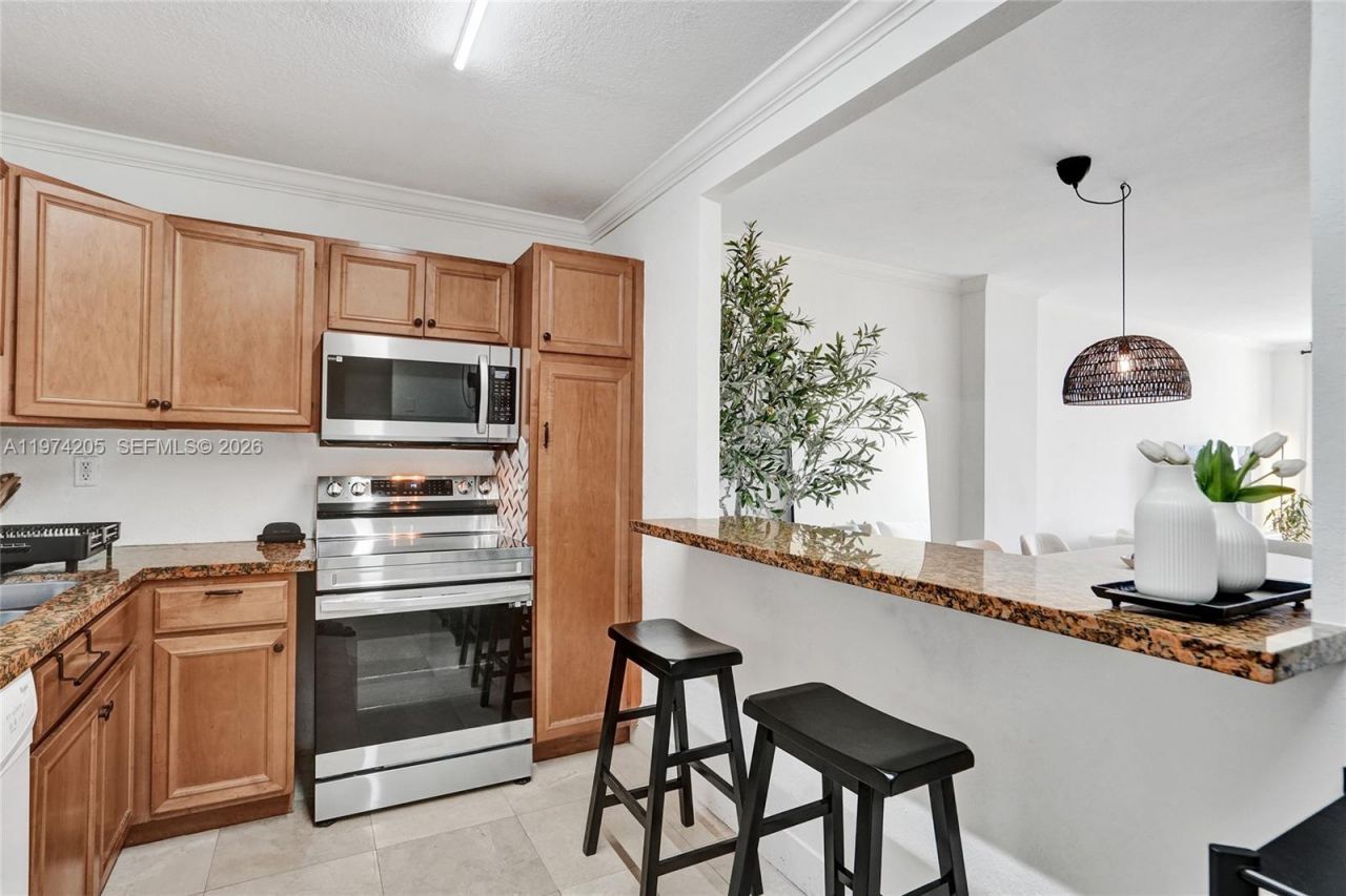 19380 Collins Ave , Unit 718, Sunny Isles Beach, FL 33160 Photo