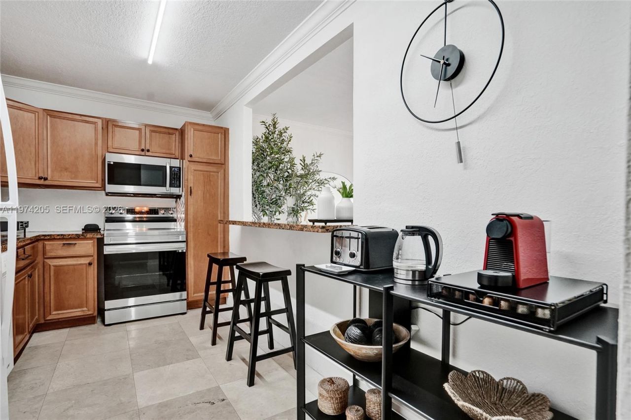 19380 Collins Ave , Unit 718, Sunny Isles Beach, FL 33160 Photo