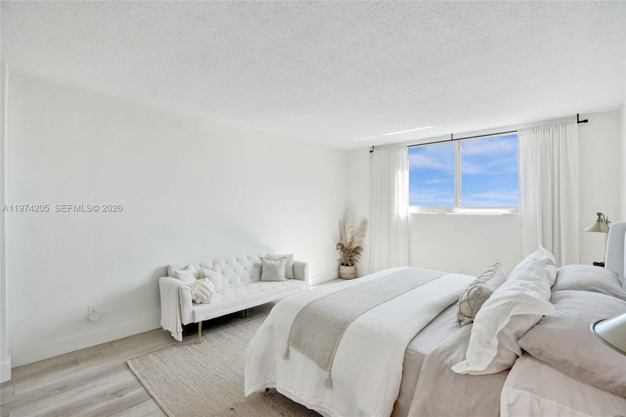 19380 Collins Ave , Unit 718, Sunny Isles Beach, FL 33160 Photo