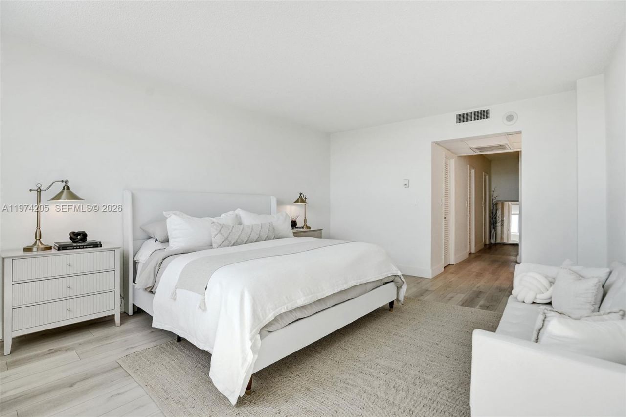 19380 Collins Ave , Unit 718, Sunny Isles Beach, FL 33160 Photo