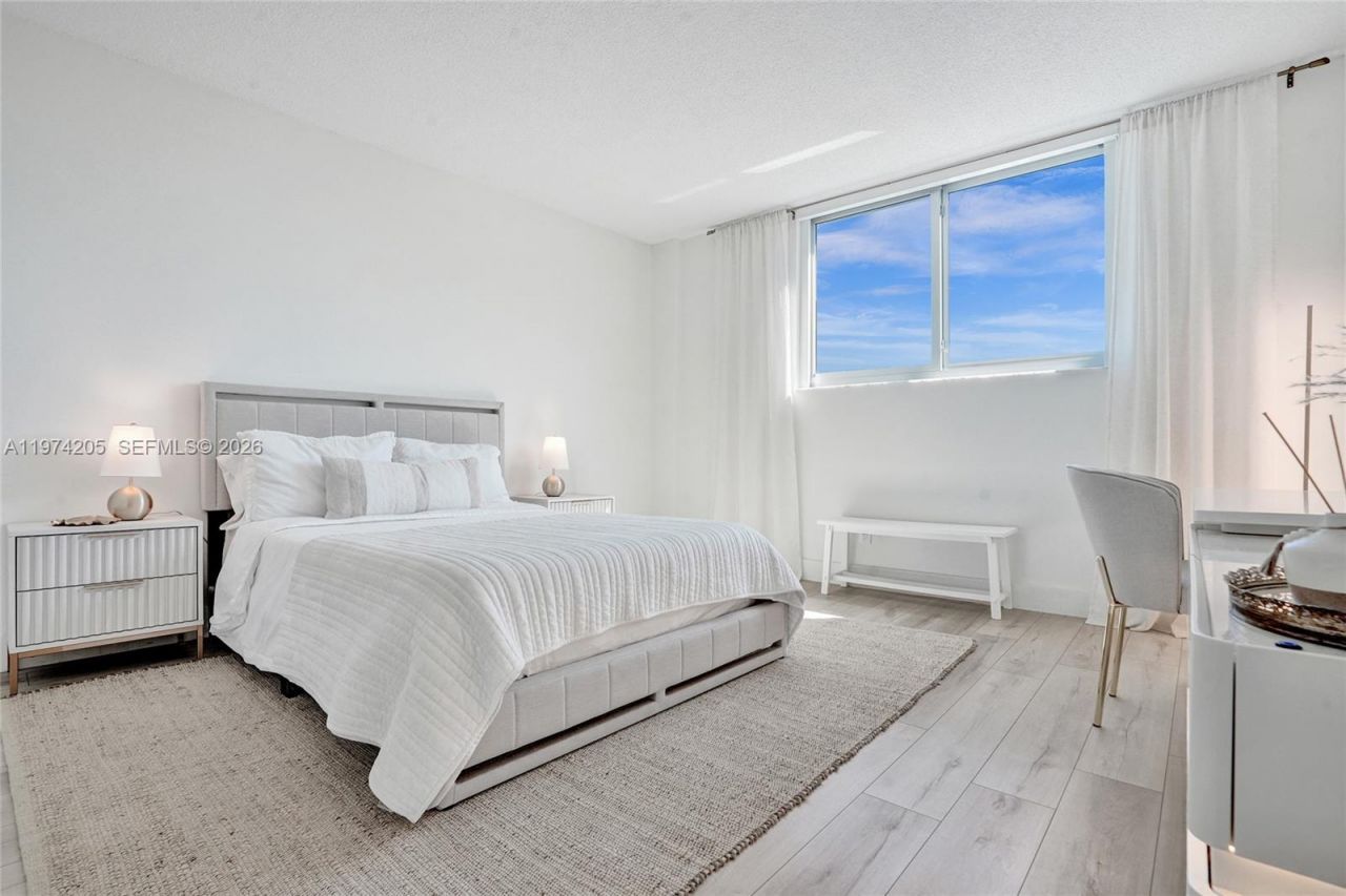 19380 Collins Ave , Unit 718, Sunny Isles Beach, FL 33160 Photo