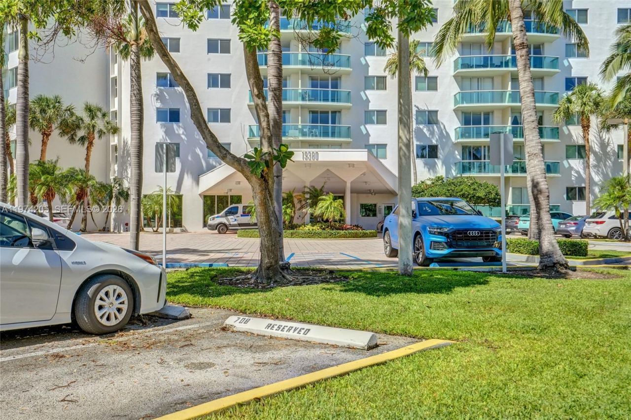 19380 Collins Ave, Unit 718, Sunny Isles Beach, FL 33160 Photo