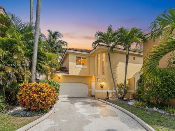 11407 S Lakeview Dr , Coral Springs, FL 33071