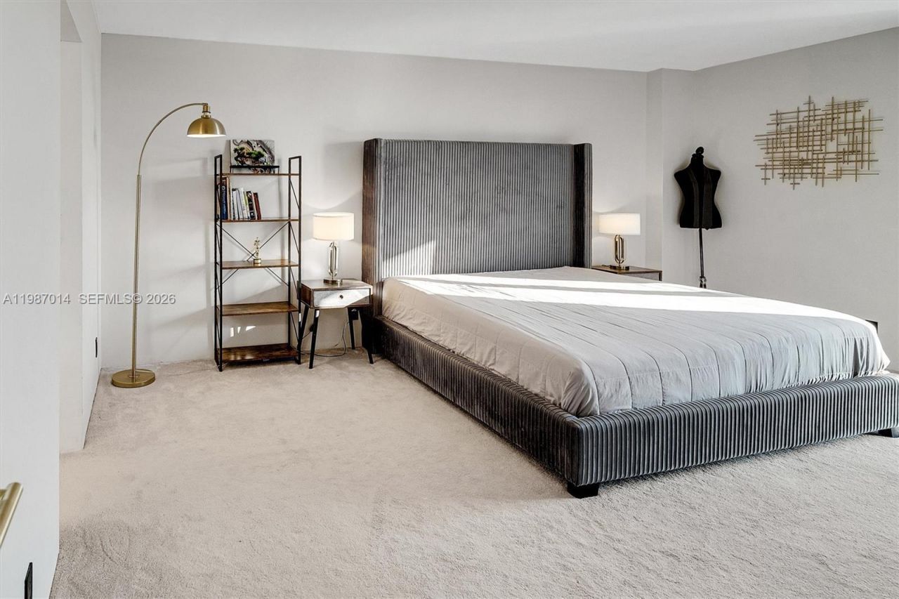 100 Bayview Dr , Unit 617, Sunny Isles Beach, FL 33160 Photo