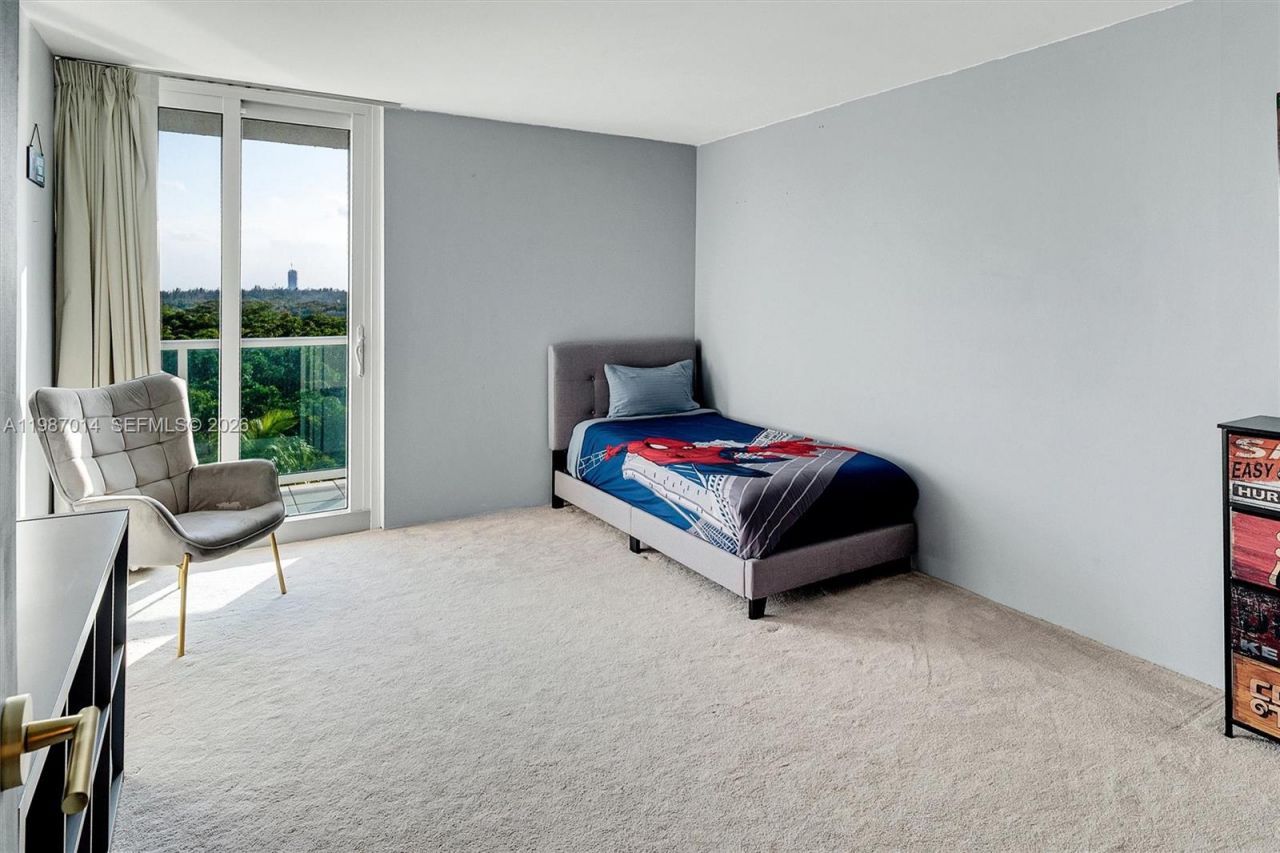 100 Bayview Dr , Unit 617, Sunny Isles Beach, FL 33160 Photo