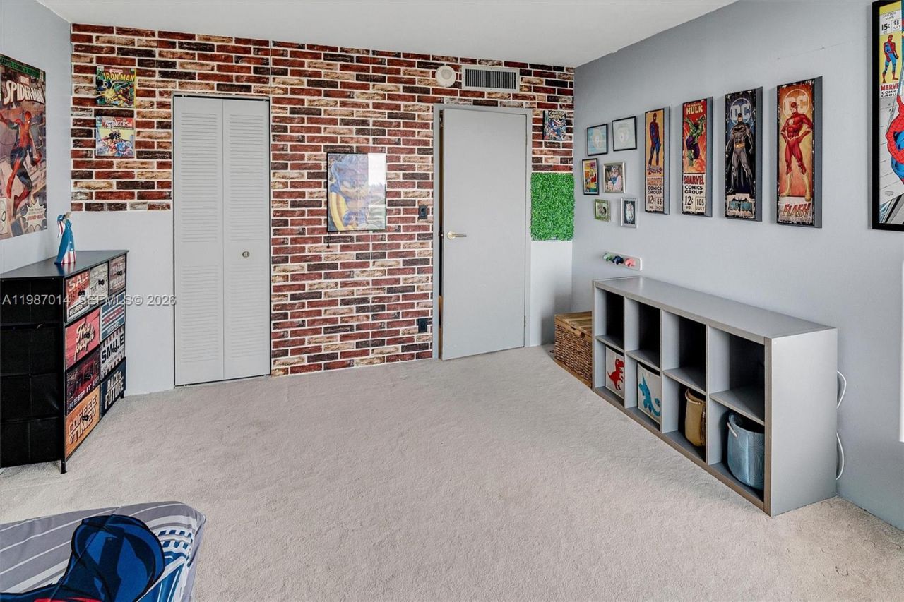 100 Bayview Dr , Unit 617, Sunny Isles Beach, FL 33160 Photo