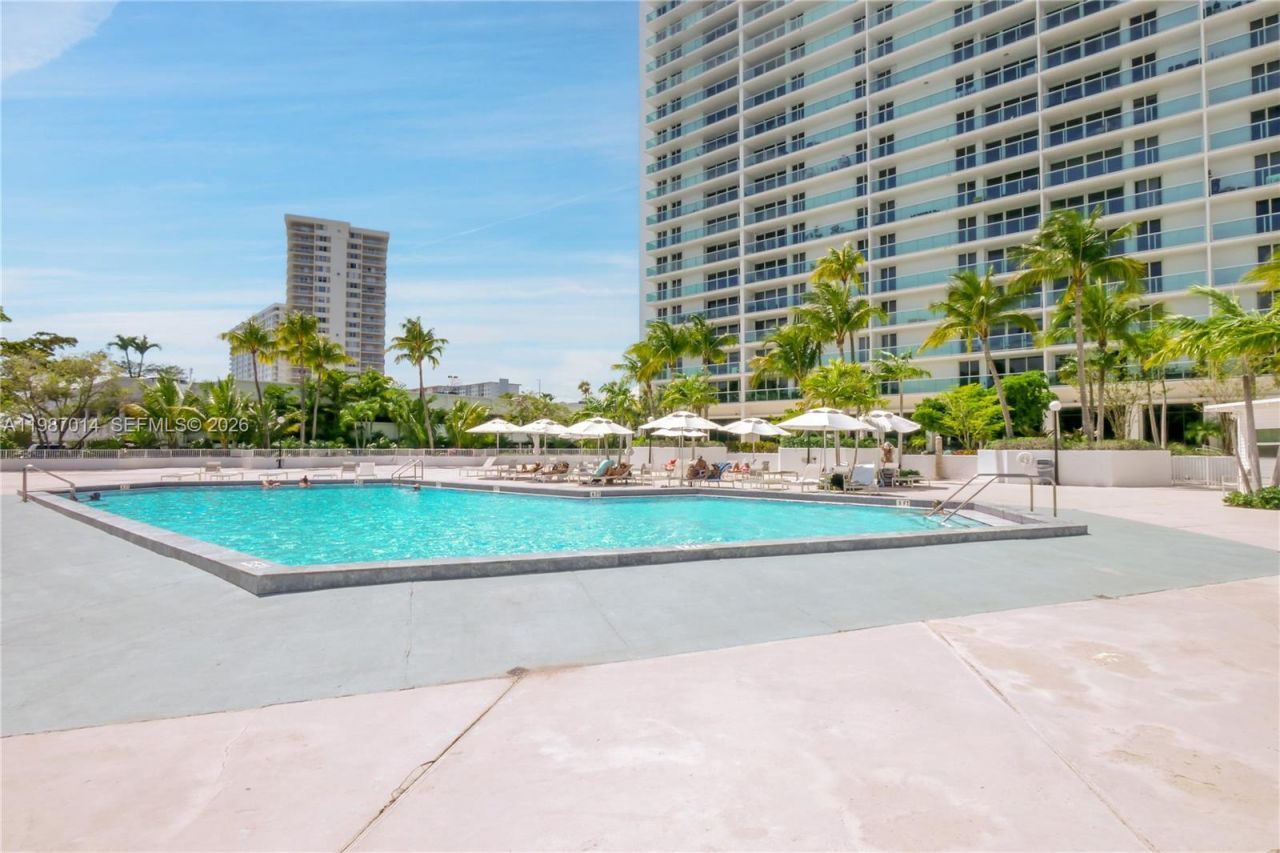 100 Bayview Dr , Unit 617, Sunny Isles Beach, FL 33160 Photo
