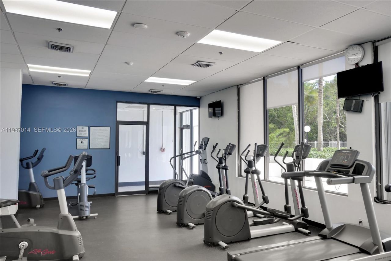 100 Bayview Dr , Unit 617, Sunny Isles Beach, FL 33160 Photo