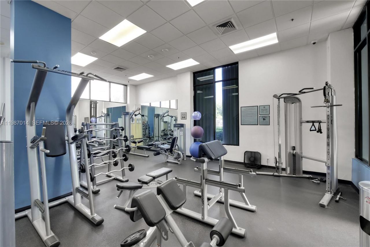 100 Bayview Dr , Unit 617, Sunny Isles Beach, FL 33160 Photo