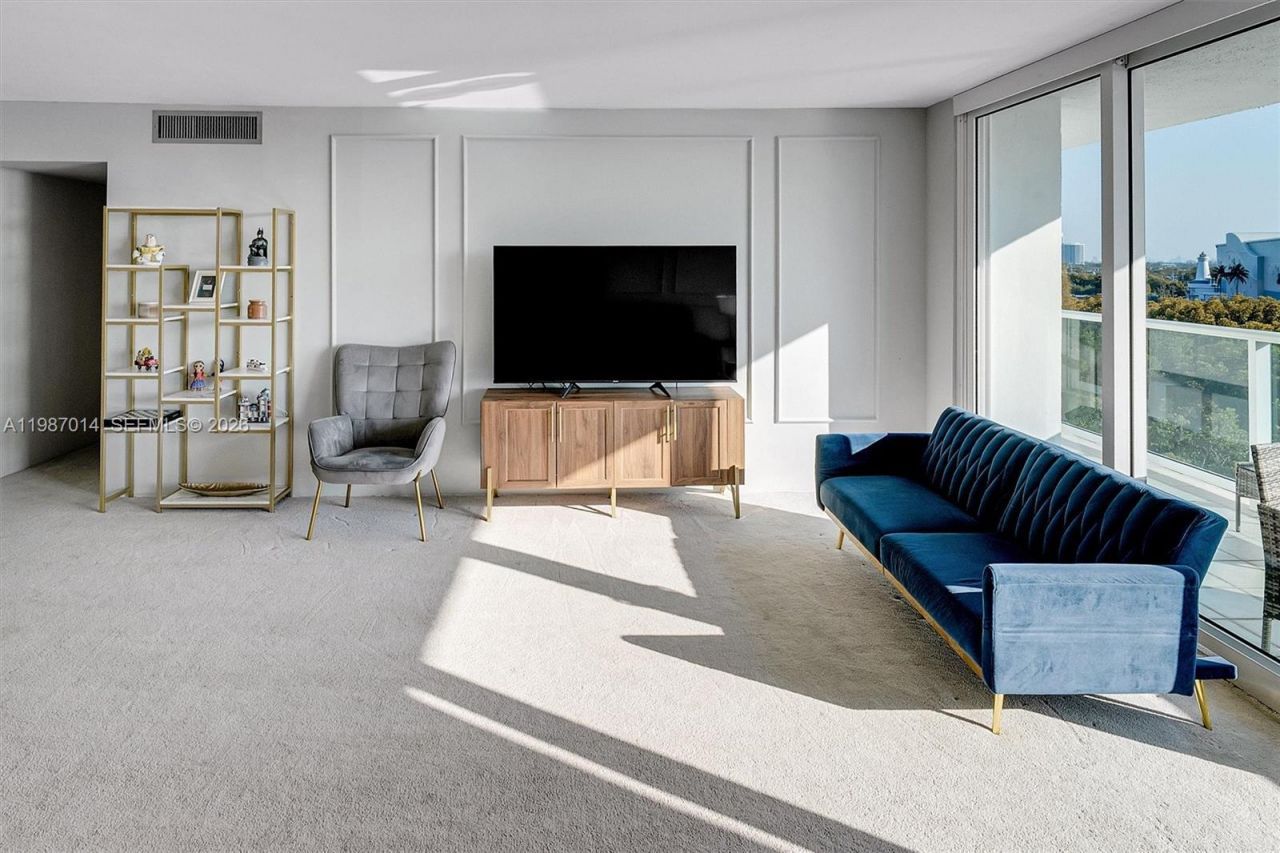 100 Bayview Dr , Unit 617, Sunny Isles Beach, FL 33160 Photo