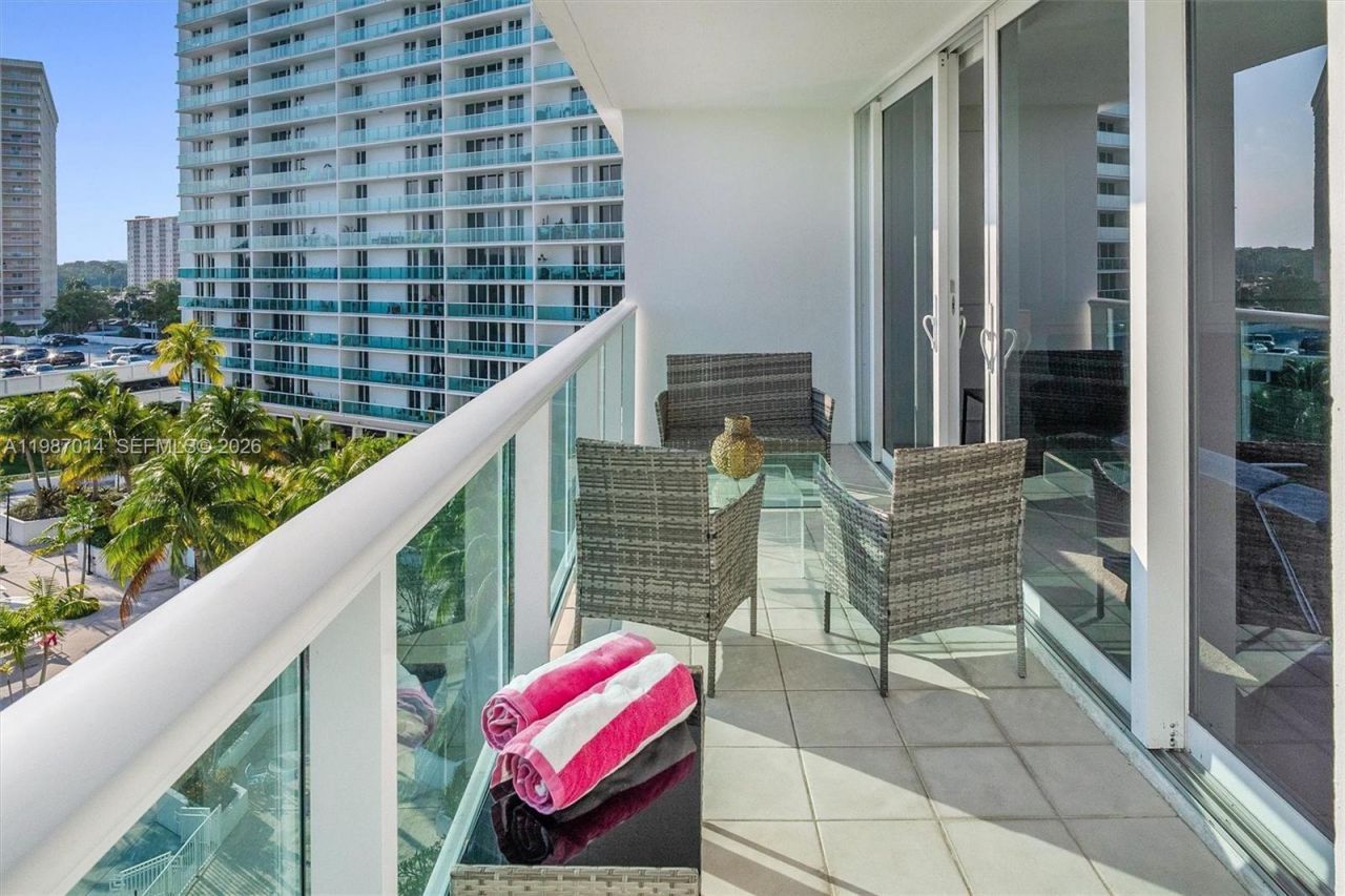 100 Bayview Dr , Unit 617, Sunny Isles Beach, FL 33160 Photo
