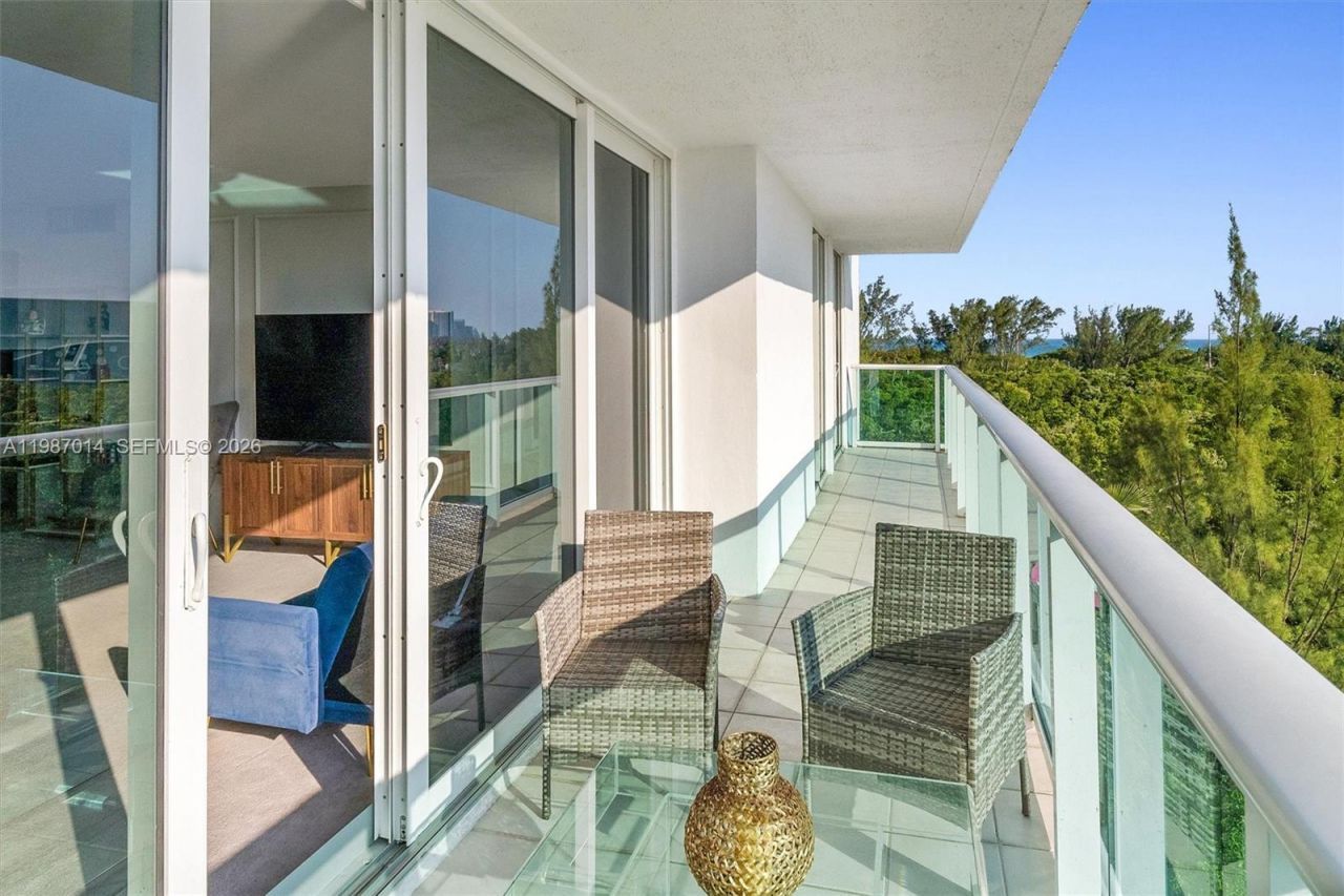 100 Bayview Dr , Unit 617, Sunny Isles Beach, FL 33160 Photo