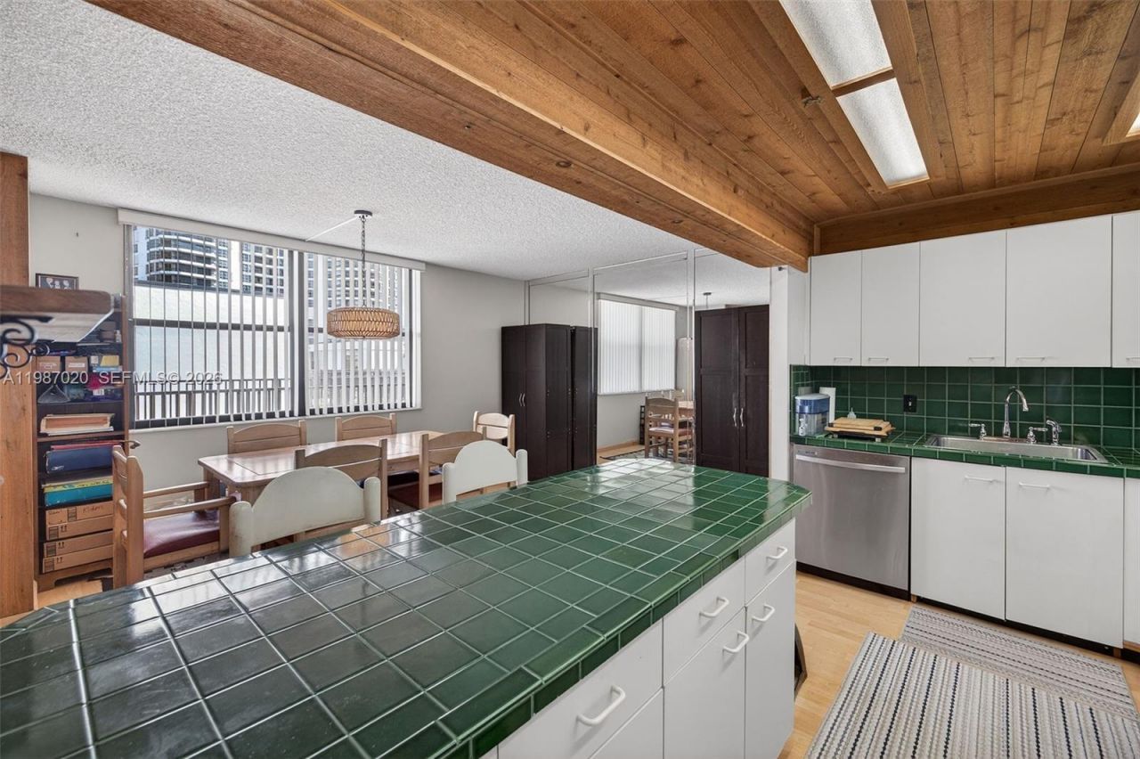 3350 NE 192nd St, Unit 5H-B, Aventura, FL 33180 Photo