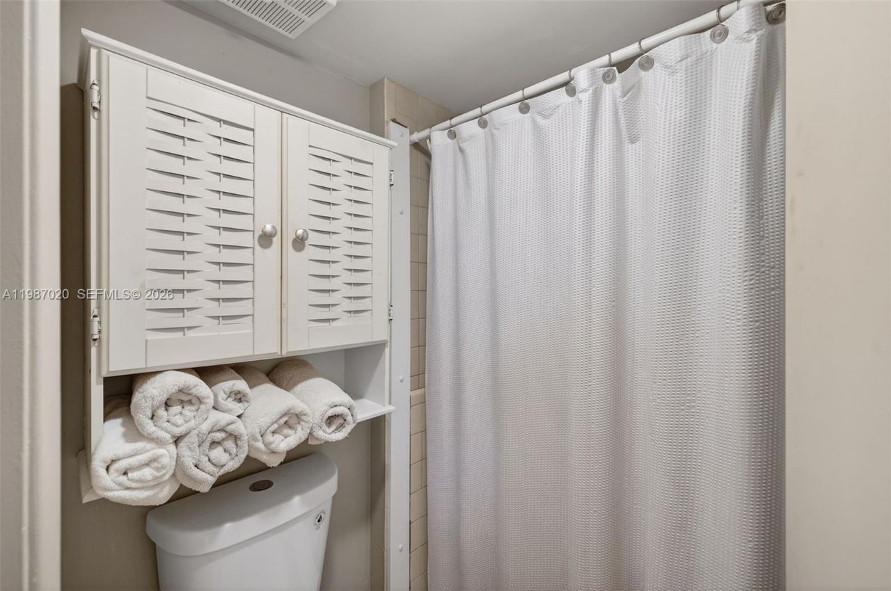 3350 NE 192nd St, Unit 5H-B, Aventura, FL 33180 Photo