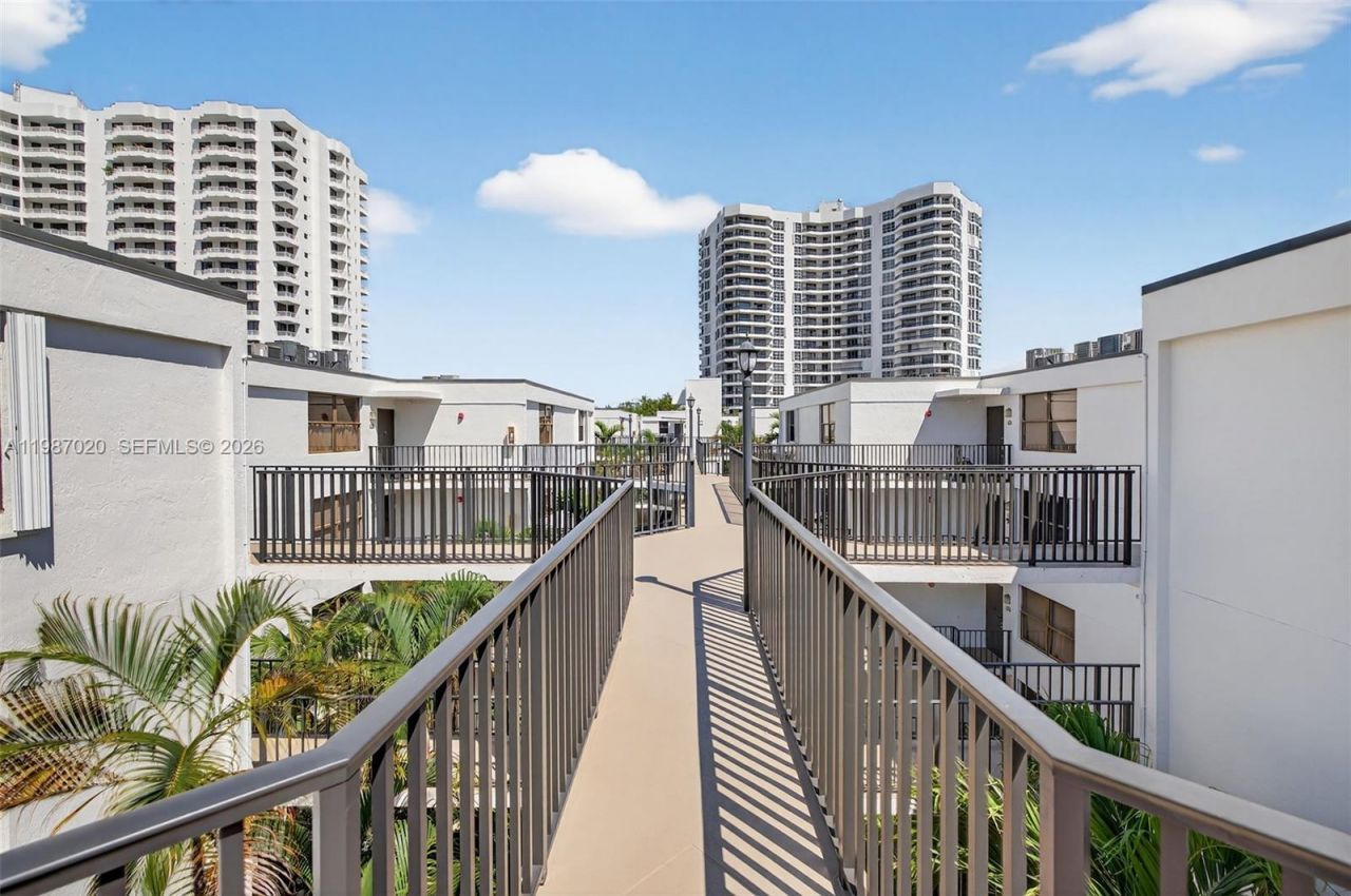 3350 NE 192nd St, Unit 5H-B, Aventura, FL 33180 Photo