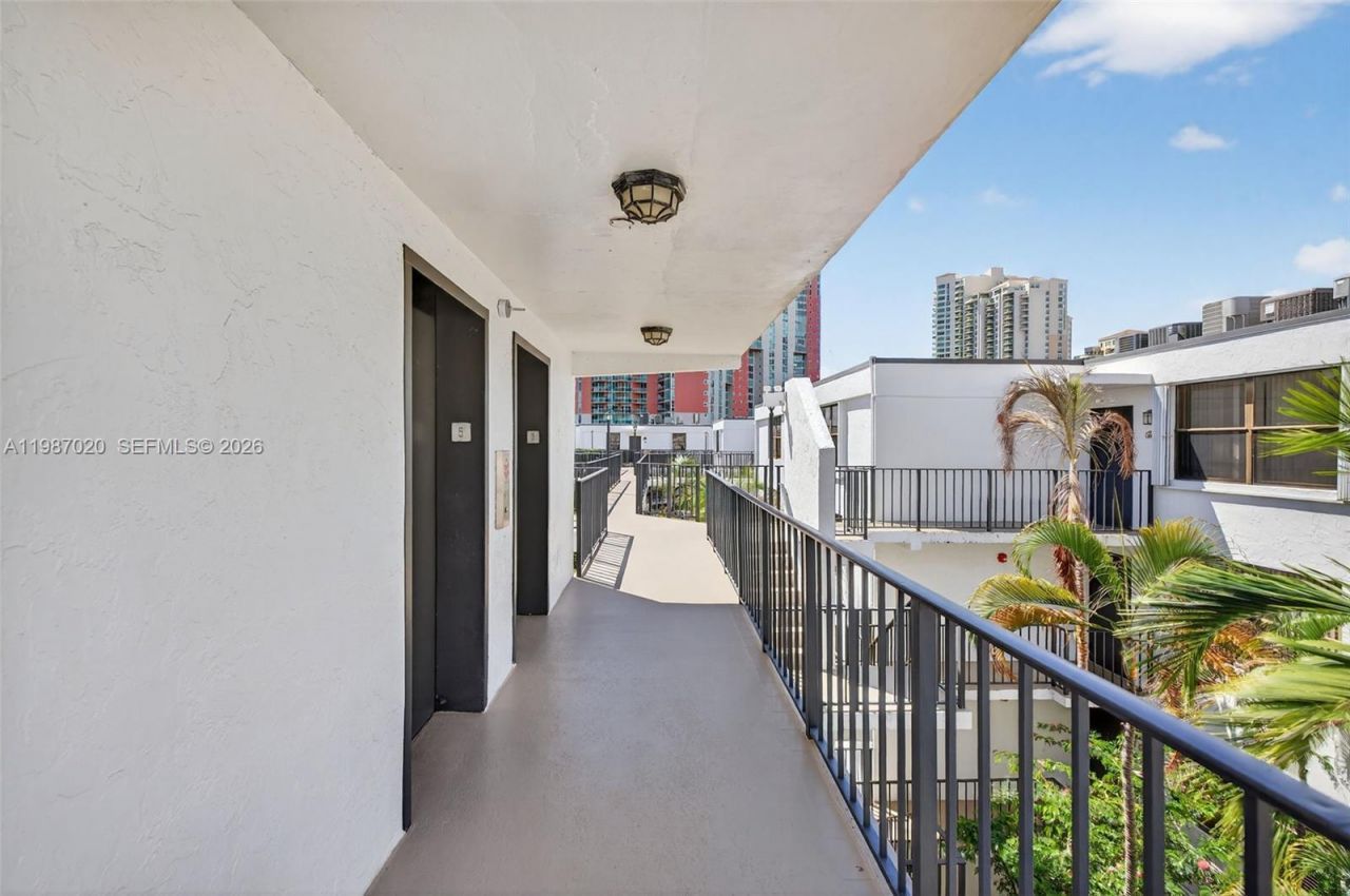 3350 NE 192nd St, Unit 5H-B, Aventura, FL 33180 Photo