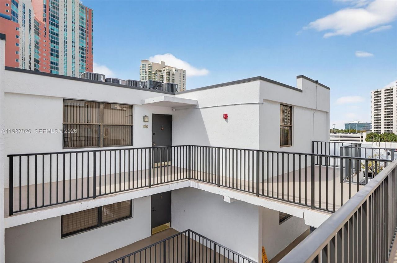 3350 NE 192nd St, Unit 5H-B, Aventura, FL 33180 Photo